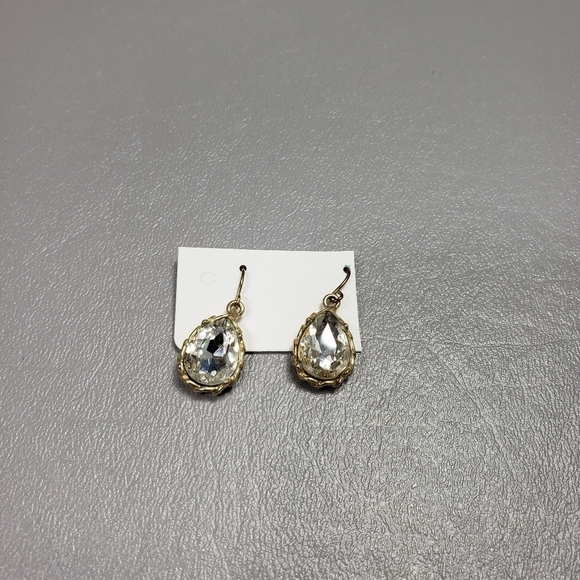 3/$15 Cute dangling earrings - Picture 1 of 7